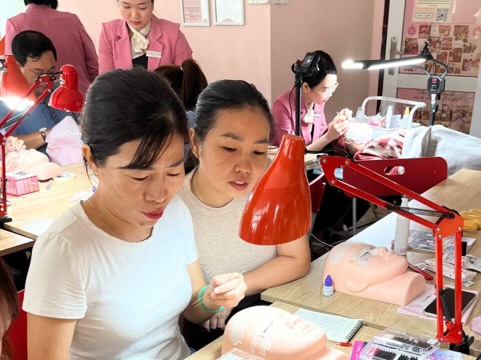 Cách học nối mi đơn giản