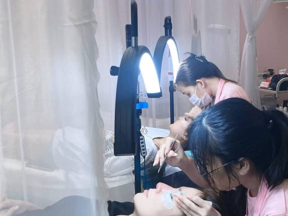 Dịch vụ nối mi tại TPHCM