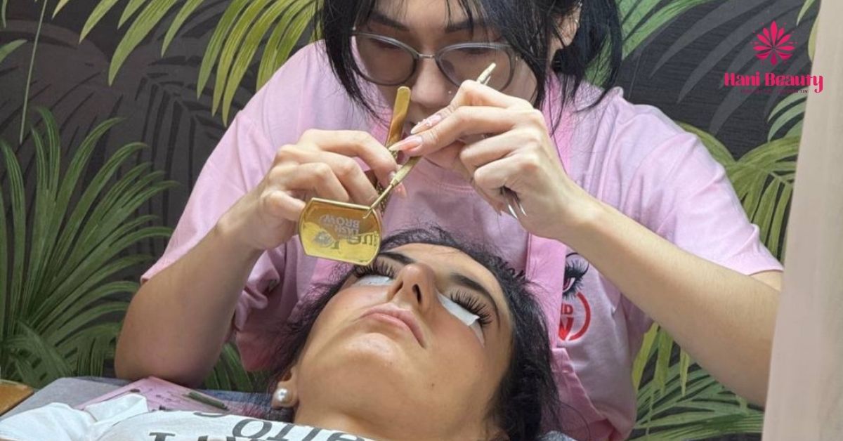 Khách sẽ được dặm lại miễn mí nếu rụng trên 10 sợi sau 3 ngày đầu